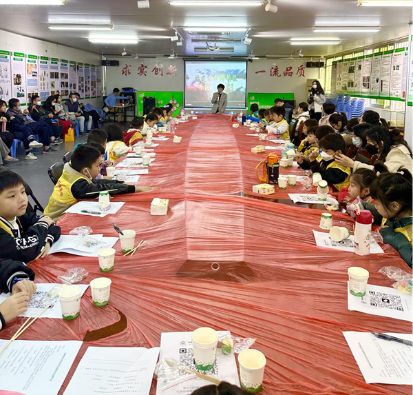 福州科技館蜜蜂知識(shí)分館開(kāi)展“走進(jìn)蜂王國(guó)，探索蜜世界”蜜蜂研學(xué)實(shí)踐活動(dòng)