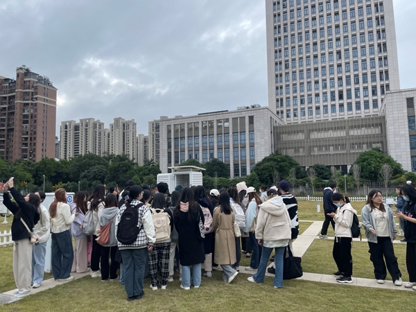 閩江學(xué)院赴省氣象臺開展氣象課程實(shí)踐