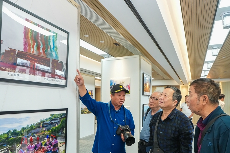 “翰墨頌國(guó)慶 丹青繪輝煌”書畫攝影展在福州科技館新館開幕