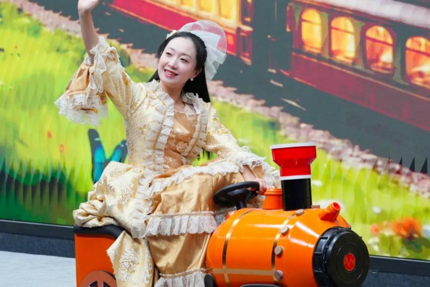 科普舞臺劇《科學(xué)小勇士》上演 福州科技館推出沉浸式科普新體驗