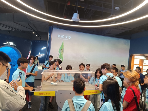 2025年“親情中華·中國尋根之旅”夏令營走進(jìn)福州科技館——探秘科技魅力，根植中華情懷